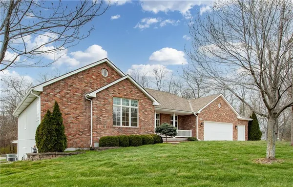 $650,000 | 4203 Southeast Willow Ridge Court, Blue Springs, MO 64014