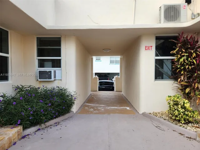 $1,950 | 320 New York Street, Unit 1, Hollywood, FL 33019