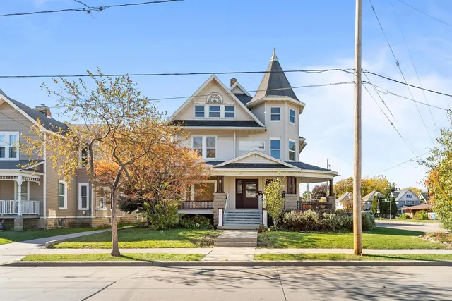$299,900 | 691 Franklin Street, Oshkosh, WI 54901