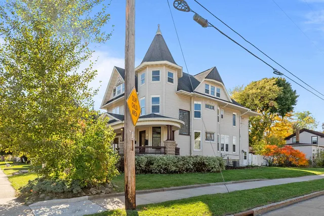 $299,900 | 691 Franklin Street, Oshkosh, WI 54901