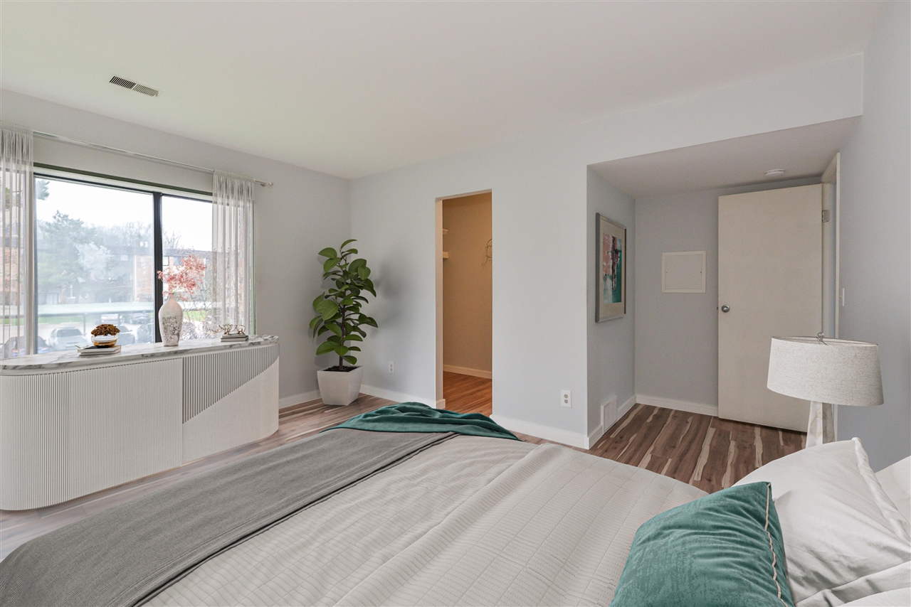 1265 South Maple Road, Unit : 305 / BLDG: 1265 Ann Arbor, MI 48103 - Photo 3 of 12