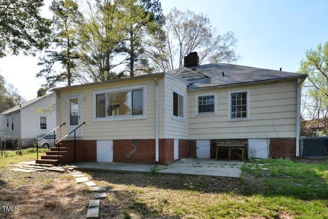 $1,550 | 1817 Hillcrest Drive, Durham, NC 27705