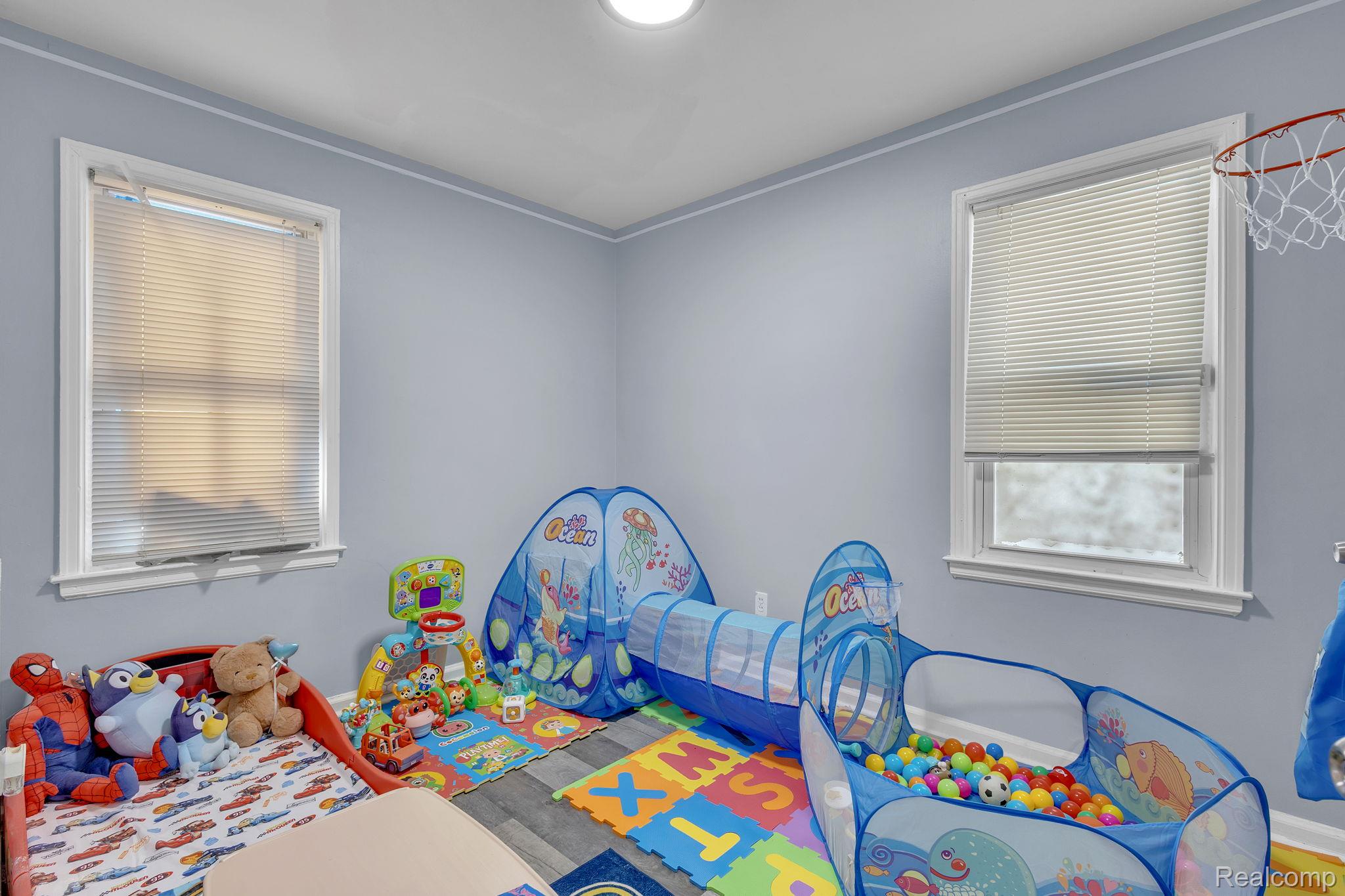8401 Fielding Street Detroit, MI 48228 - Photo 16 of 34 Recreation room with wood finished floors and baseboards