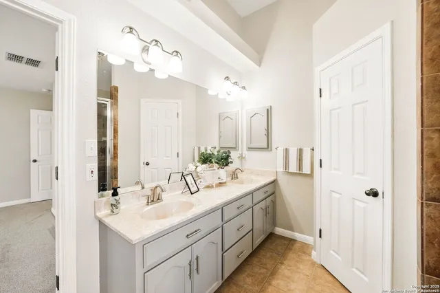 $689,900 | 3362 Abbott Road, St. Hedwig, TX 78152