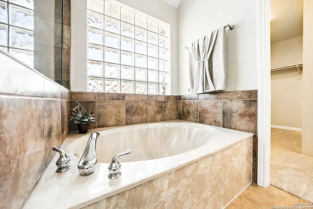 $689,900 | 3362 Abbott Road, St. Hedwig, TX 78152