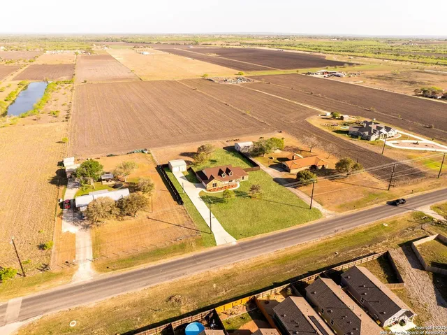 $689,900 | 3362 Abbott Road, St. Hedwig, TX 78152