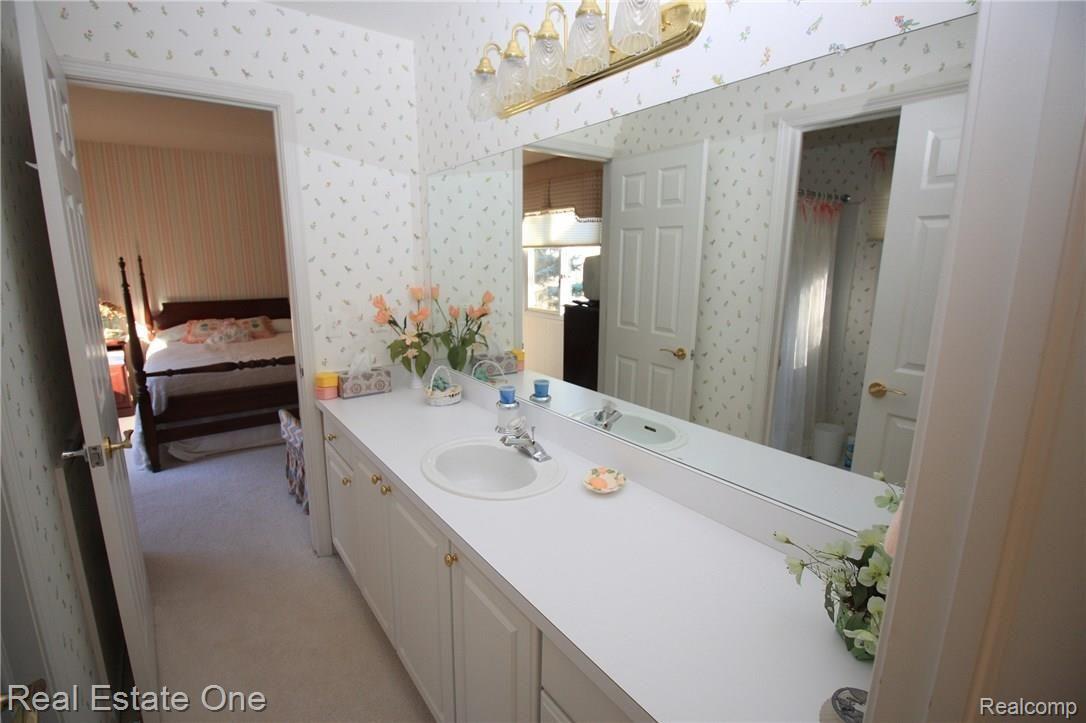 3829 Beechcrest Road Rochester, MI 48309 - Photo 25 of 44 SECOND VIEW OF JACK & JILL BATHROOM