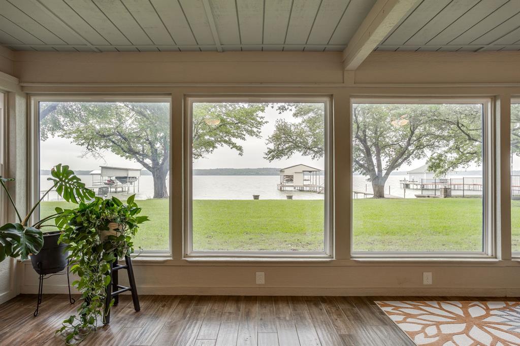 10814 Power Squadron Road Azle, TX 76020 - Photo 12 of 34 a room with window