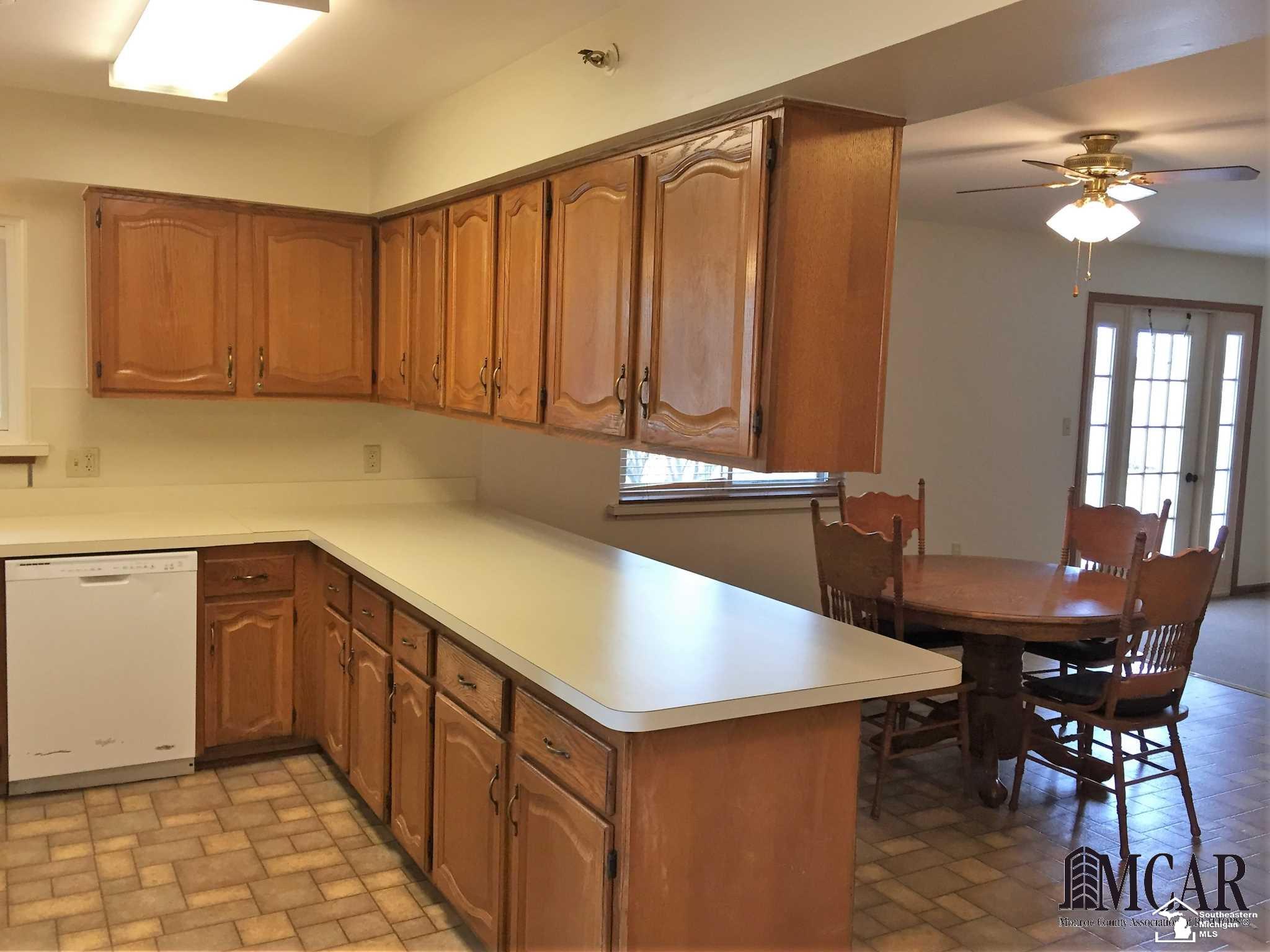 28545 Nieman Road New Boston, MI 48164 - Photo 4 of 20