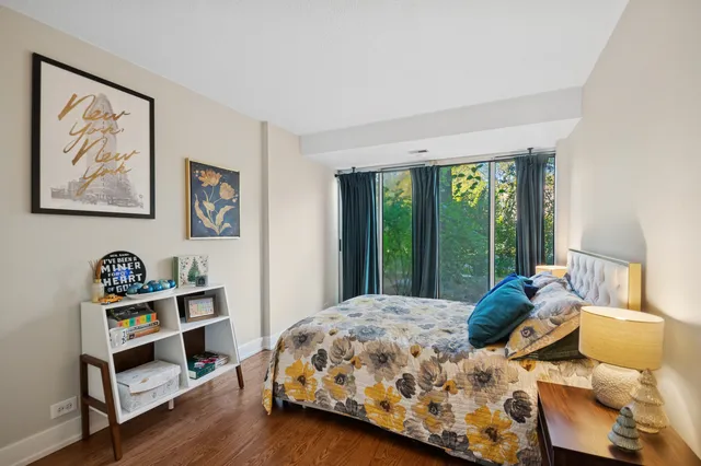 $359,000 | 2555 Gross Point Road, Unit 112, Evanston, IL 60201