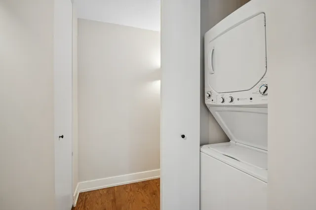 $359,000 | 2555 Gross Point Road, Unit 112, Evanston, IL 60201