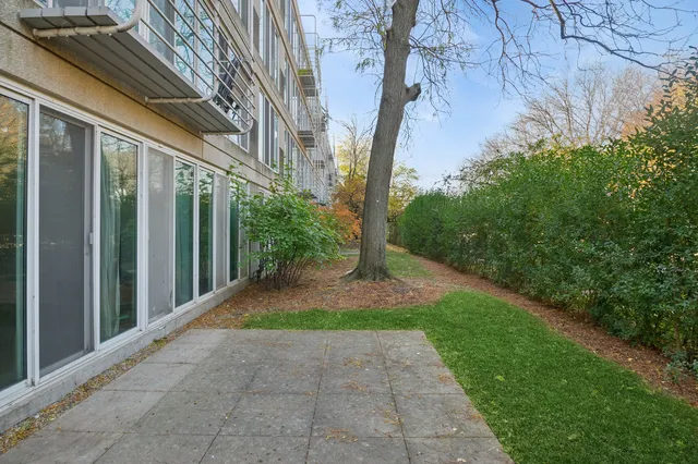 $359,000 | 2555 Gross Point Road, Unit 112, Evanston, IL 60201