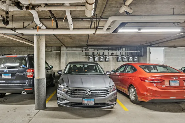 $359,000 | 2555 Gross Point Road, Unit 112, Evanston, IL 60201