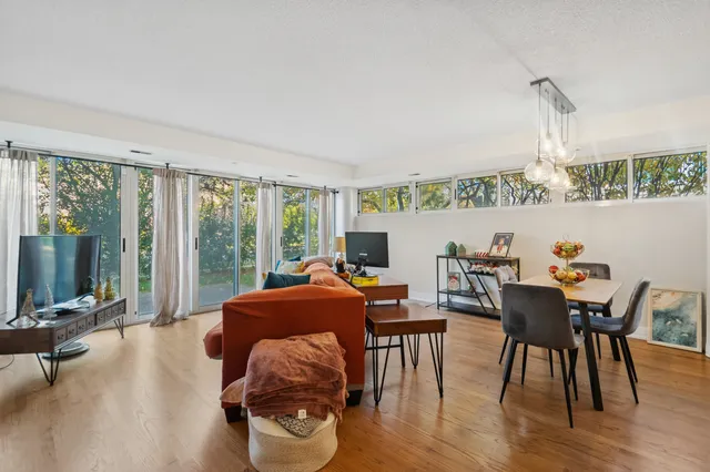 $359,000 | 2555 Gross Point Road, Unit 112, Evanston, IL 60201