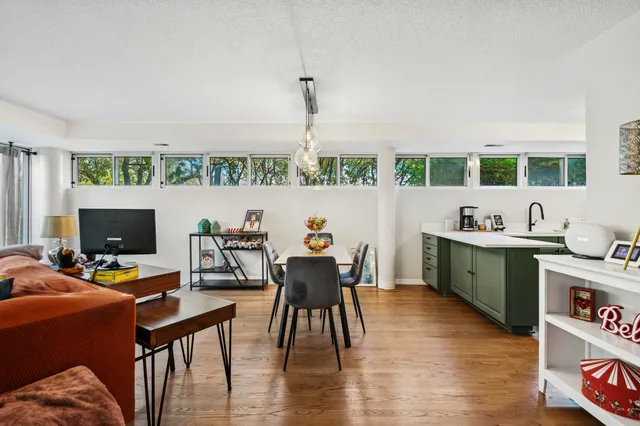 $359,000 | 2555 Gross Point Road, Unit 112, Evanston, IL 60201