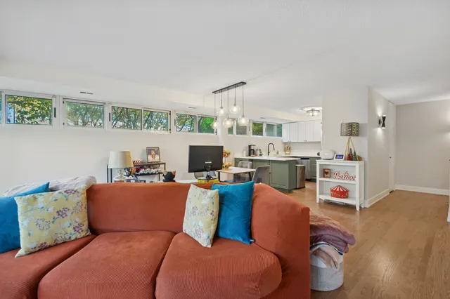 $359,000 | 2555 Gross Point Road, Unit 112, Evanston, IL 60201