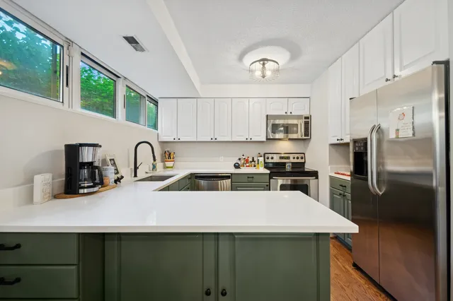 $359,000 | 2555 Gross Point Road, Unit 112, Evanston, IL 60201