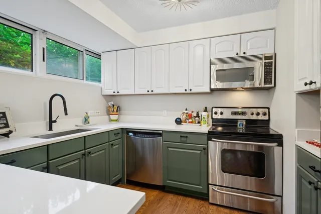 $359,000 | 2555 Gross Point Road, Unit 112, Evanston, IL 60201