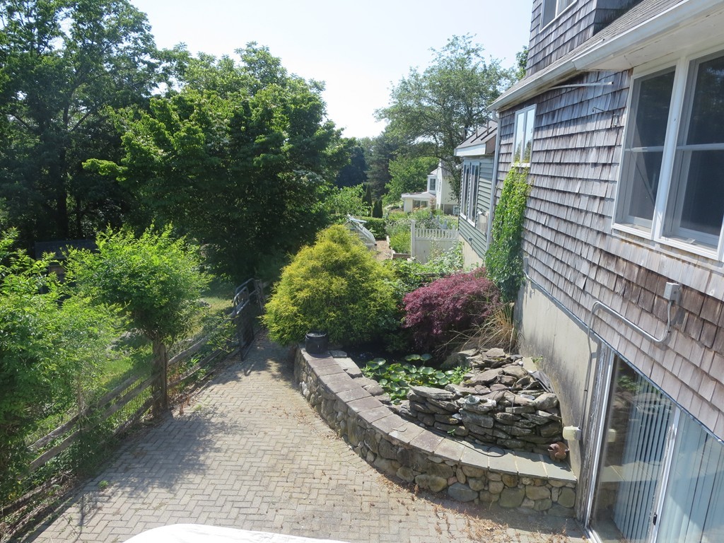 46 Wenham Road Topsfield, MA 01983 - Photo 19 of 28 Gallery Image 19