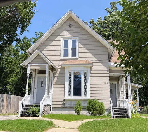 $224,900 | 205 Perry Street, Elgin, IL 60123
