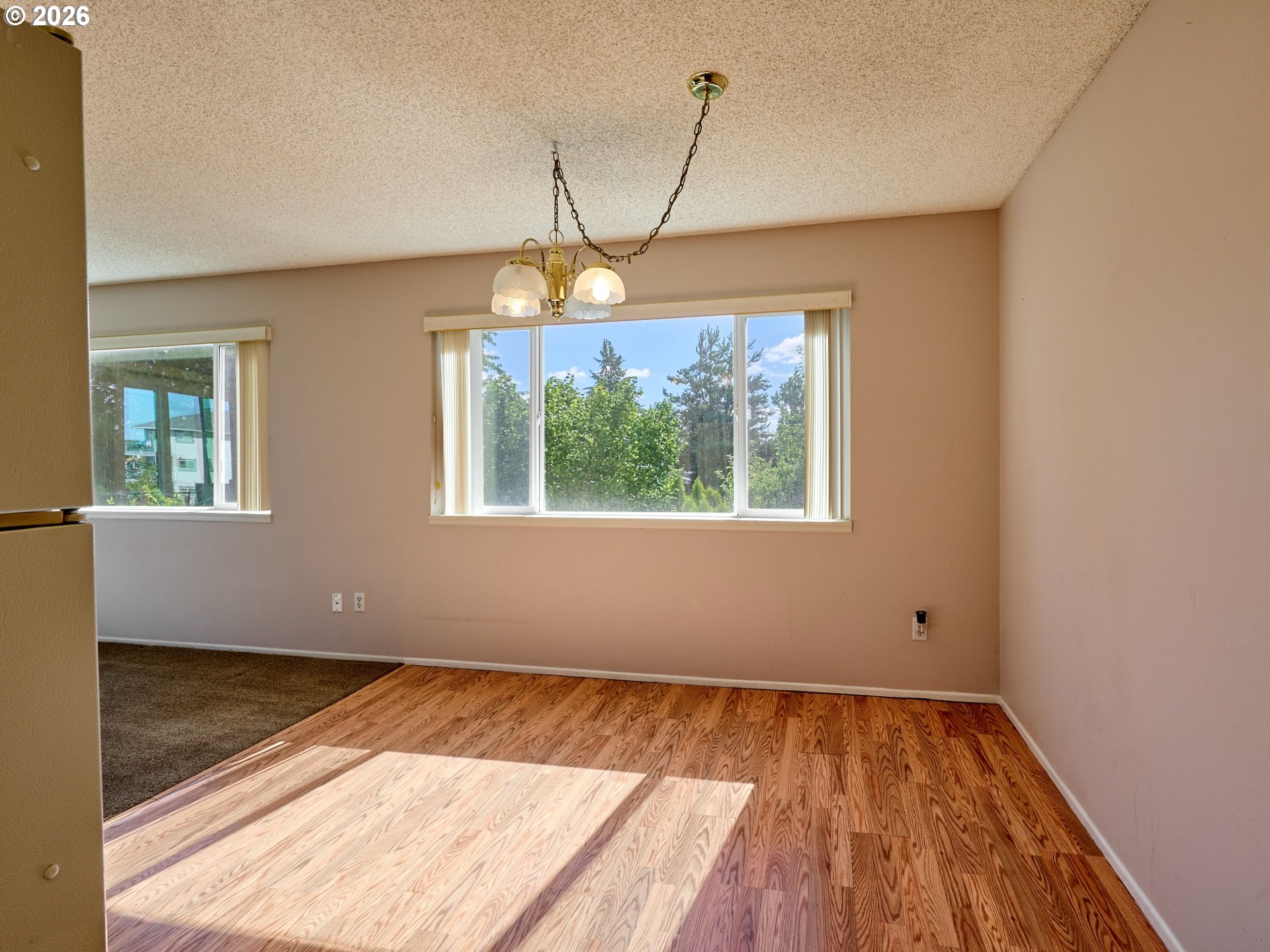950 Evergreen Road, Unit 221 Woodburn, OR 97071 - Photo 12 of 38 Dining Area