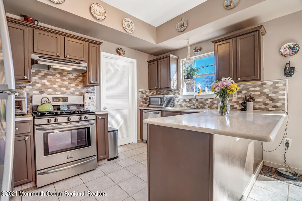 103 Nutmeg Road Aberdeen, NJ 07747 - Photo 2 of 41 ros04497_498_499_500_501