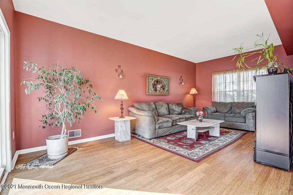 103 Nutmeg Road Aberdeen, NJ 07747 - Photo 11 of 41 ros04482_3_4_5_6