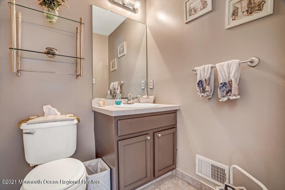 103 Nutmeg Road Aberdeen, NJ 07747 - Photo 13 of 41 ros04517_18_19_20_21