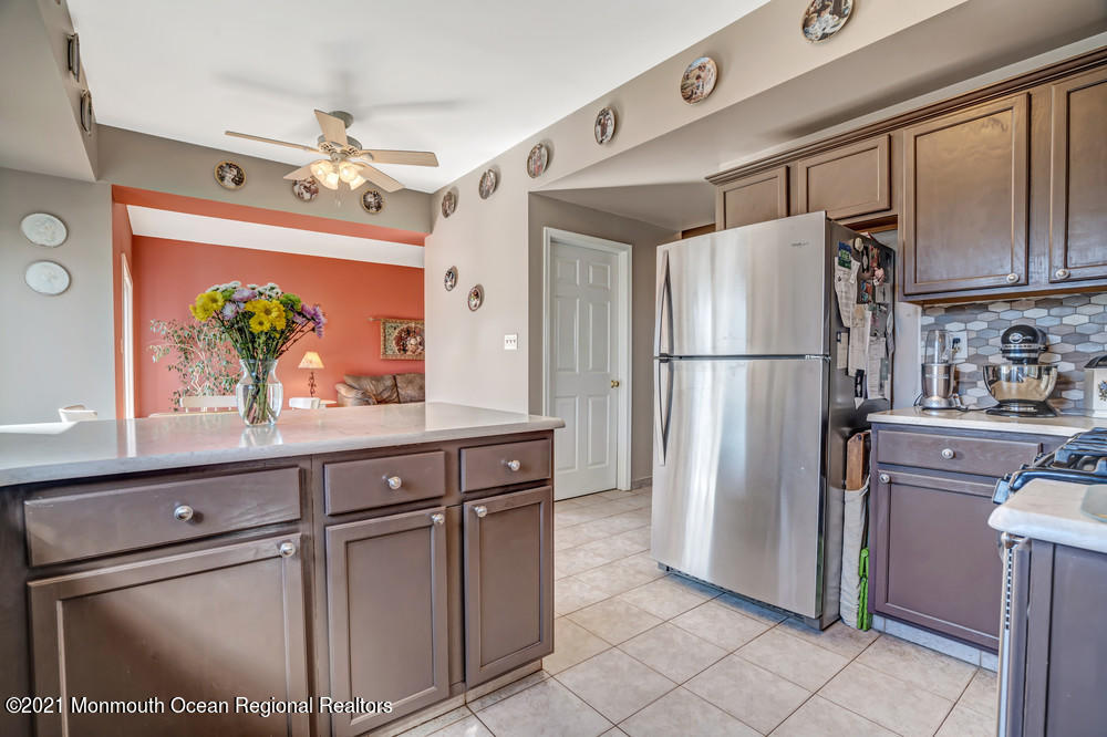 103 Nutmeg Road Aberdeen, NJ 07747 - Photo 4 of 41 ros04507_08_09_10_11