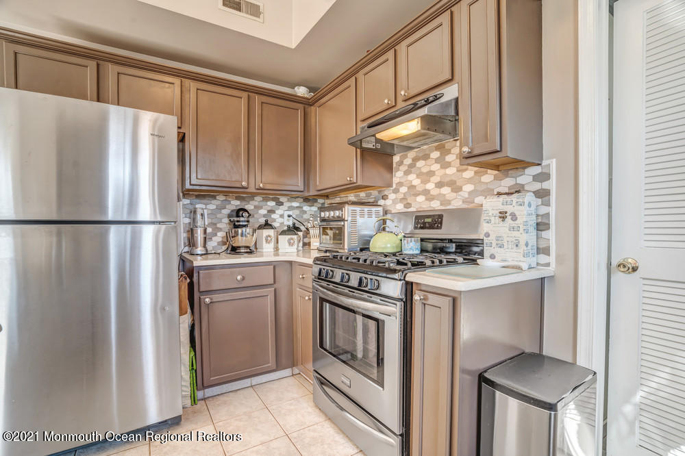 103 Nutmeg Road Aberdeen, NJ 07747 - Photo 5 of 41 ros04512_3_4_5_6
