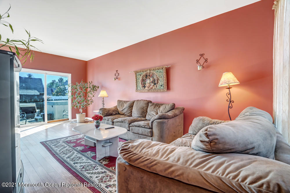 103 Nutmeg Road Aberdeen, NJ 07747 - Photo 9 of 41 ros04472_3_4_5_6