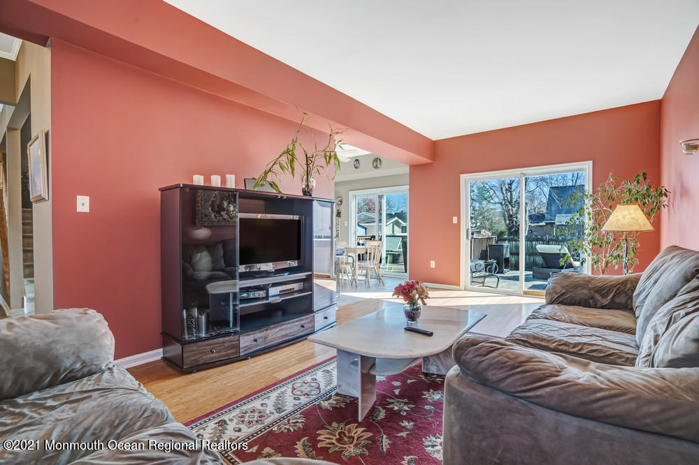 103 Nutmeg Road Aberdeen, NJ 07747 - Photo 10 of 41 ros04477_78_79_80_81