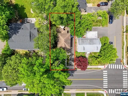 $529,000 | 112 Grove Avenue, Verona, NJ 07044
