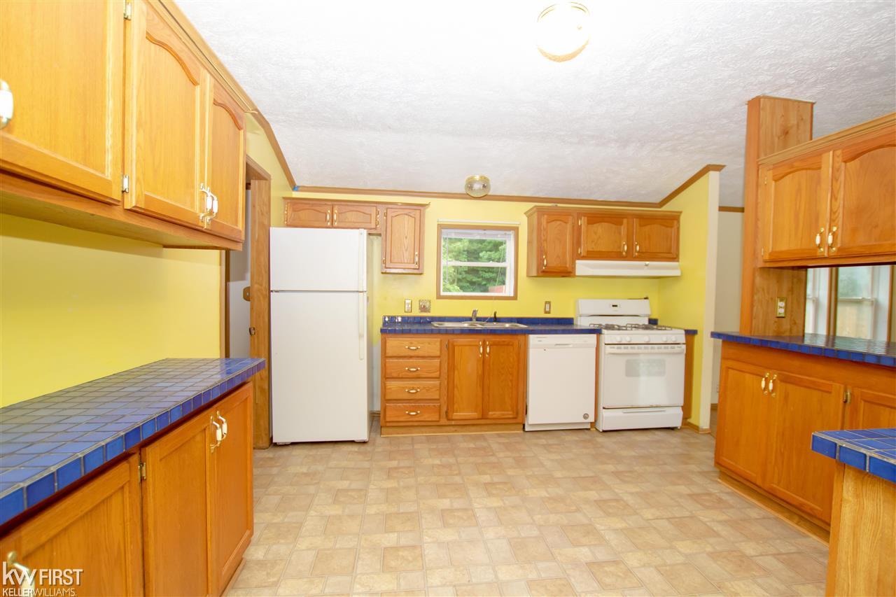 9416 East Richfield Road Davison, MI 48423 - Photo 8 of 25 50048079-7.JPG
