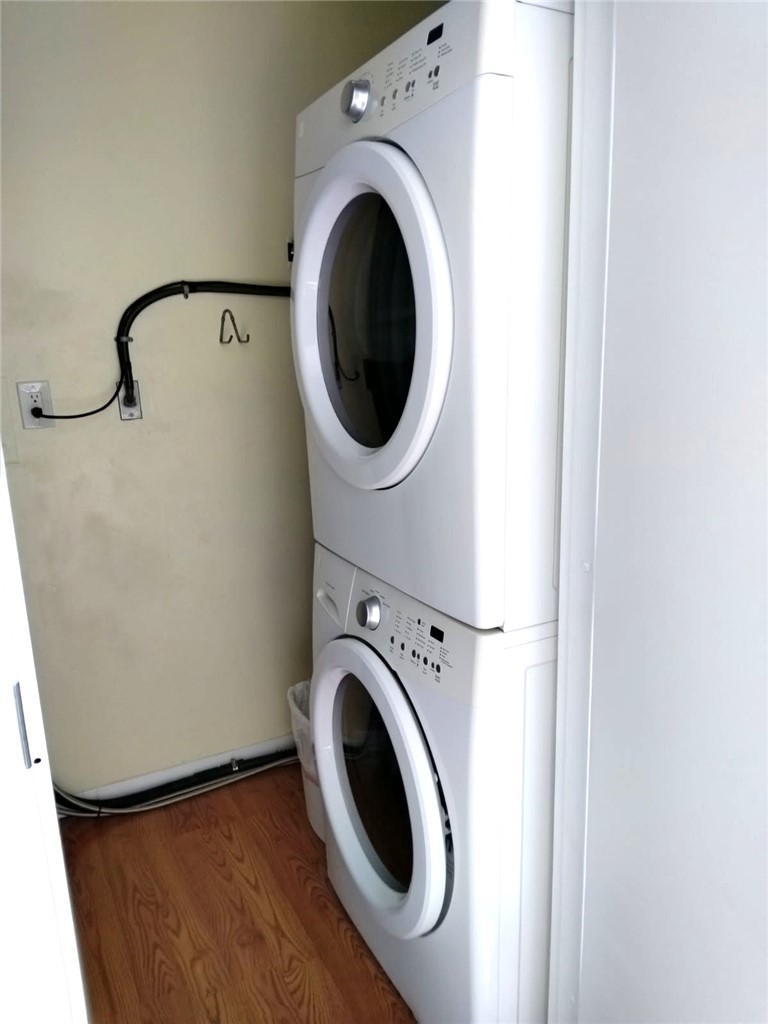 275 Date Palm Road, Unit 403 Vero Beach, FL 32963 - Photo 23 of 35 a utility room with dryer and washer