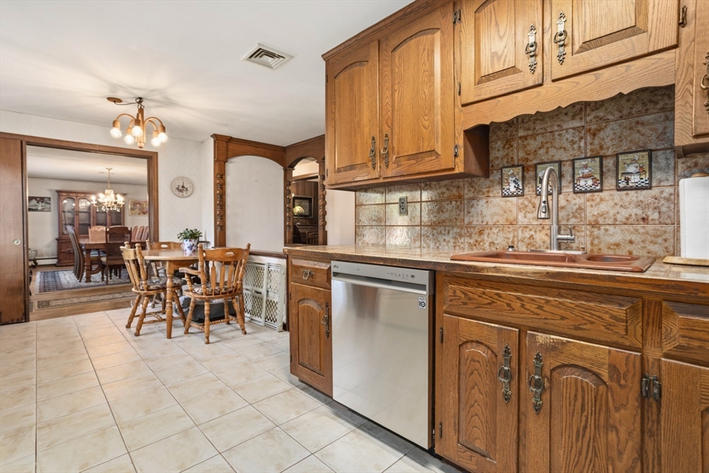 45 Bradford Road Peabody, MA 01960 - Photo 13 of 42