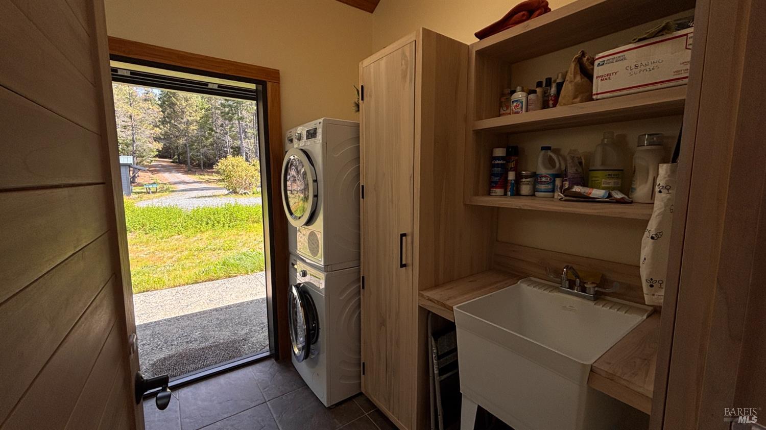 34478 Iversen Road Gualala, CA 95445 - Photo 14 of 43 Convenient alternate entry into the laundry/mud room and pass through into the kitchen.