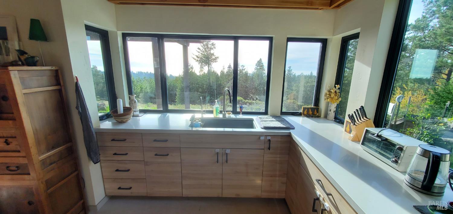 34478 Iversen Road Gualala, CA 95445 - Photo 3 of 43