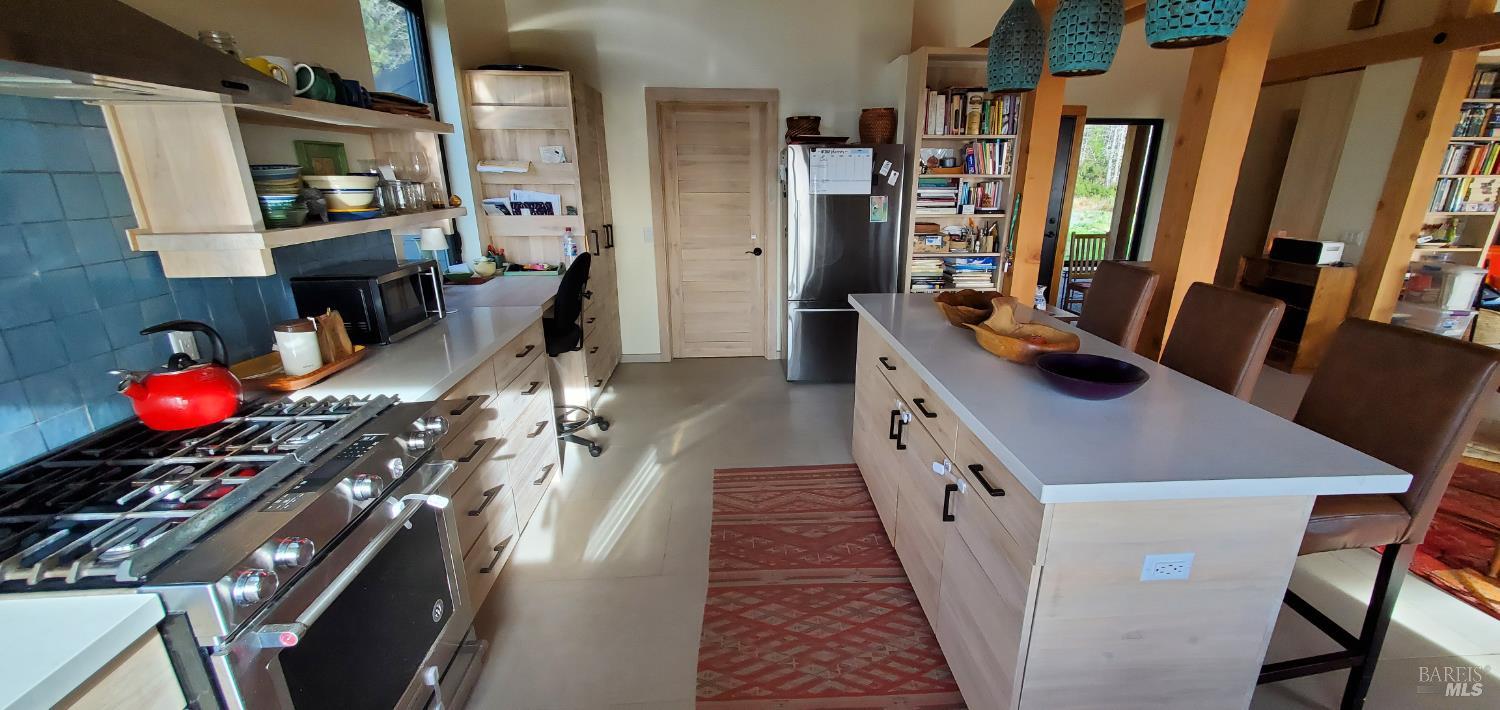 34478 Iversen Road Gualala, CA 95445 - Photo 4 of 43 Gas range and oven.