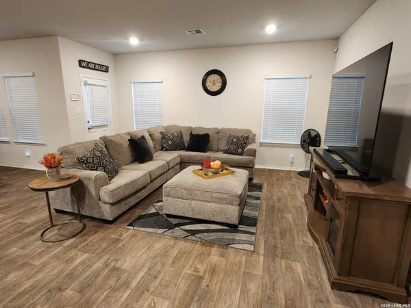 $2,200 | 10403 Egremont, San Antonio, TX 78252