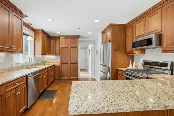 $870,000 | 2 Trevor Lane, Unit 2, Hopkinton, MA 01748