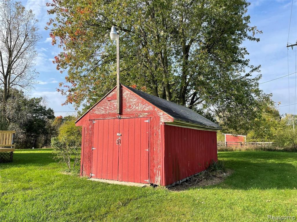 3323 Lum Road Lapeer, MI 48446 - Photo 32 of 35