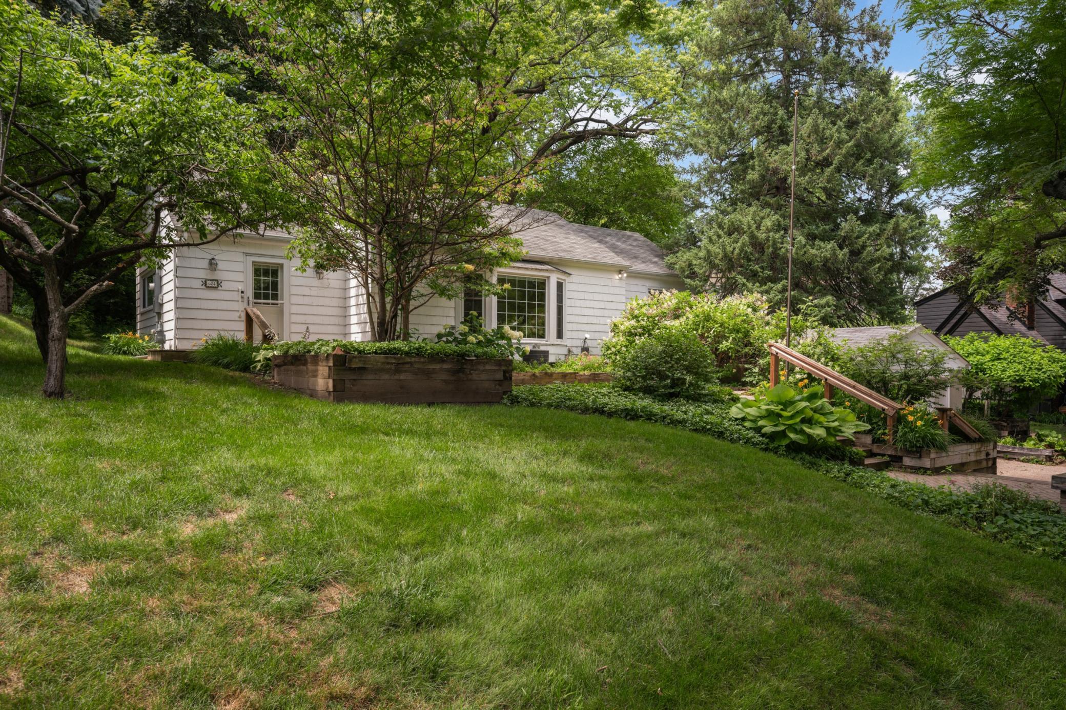 624 Pleasant Street Excelsior, MN 55331 - Photo 3 of 37