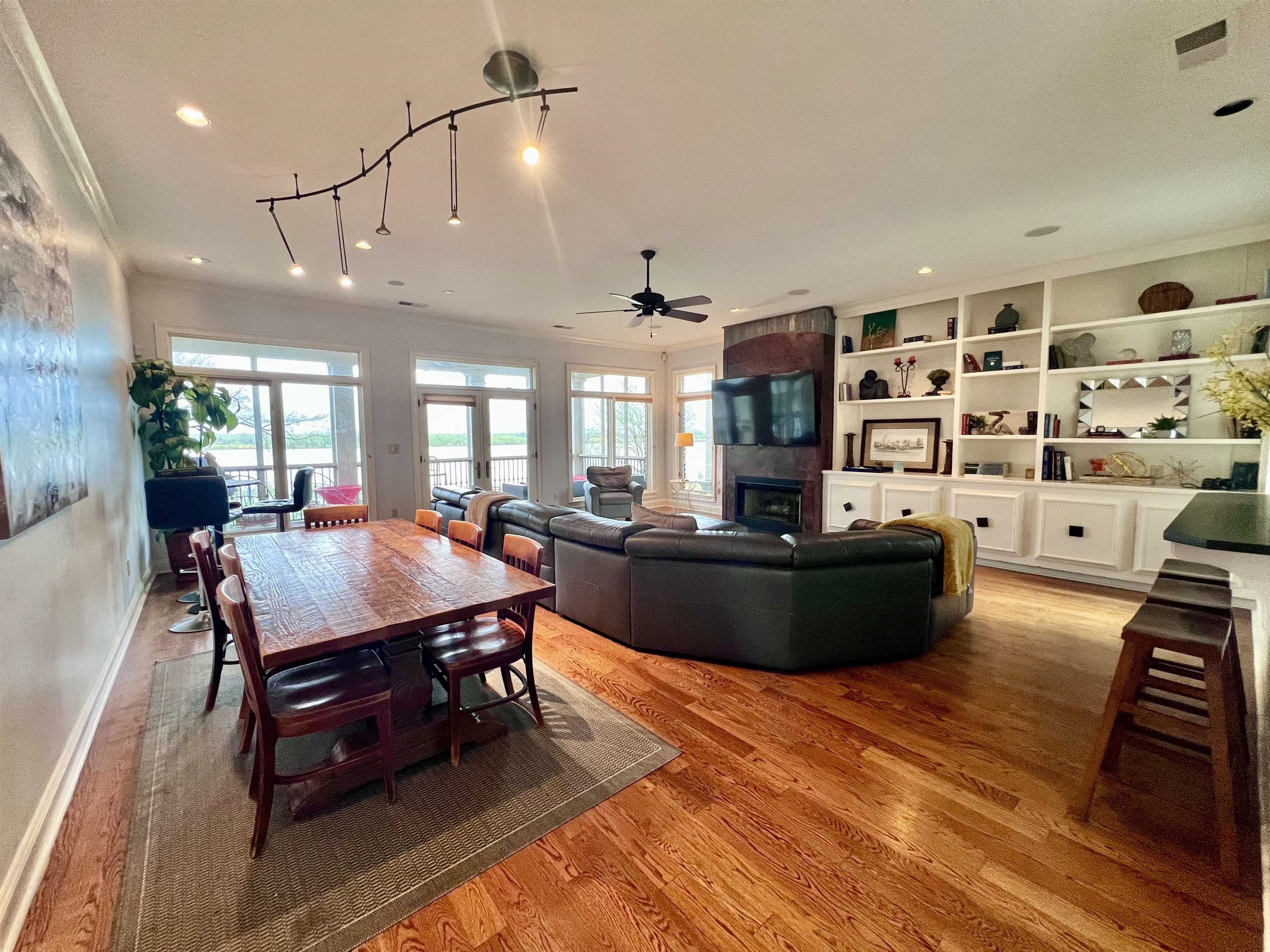 481 Tennessee Street Memphis, TN 38103 - Photo 23 of 40 a living room with furniture and a wooden floor