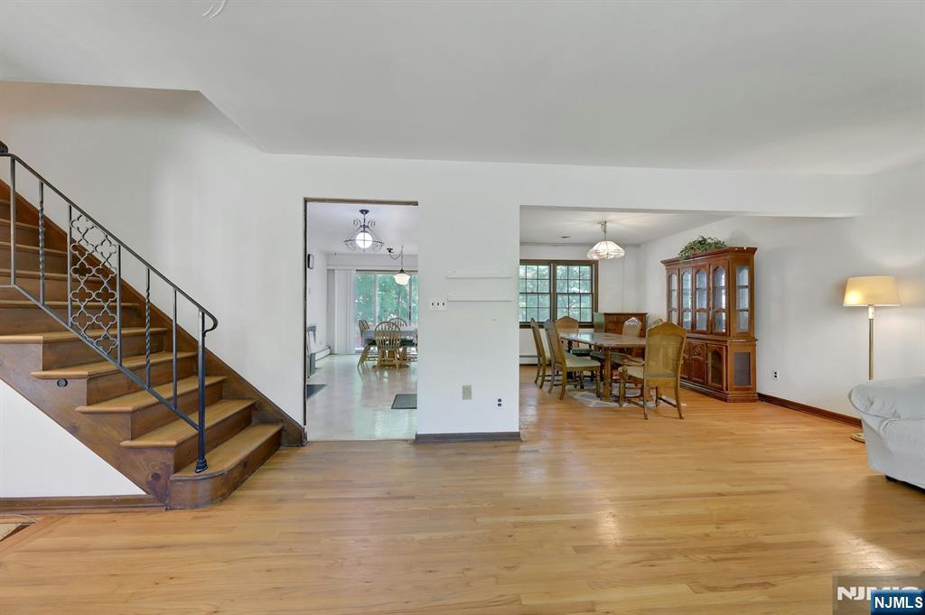 281 Rivara Court Ridgewood, NJ 07450 - Photo 13 of 41