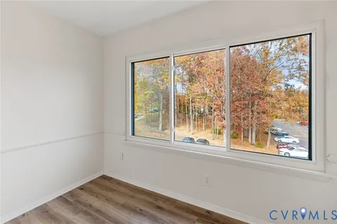 a view of empty room with window