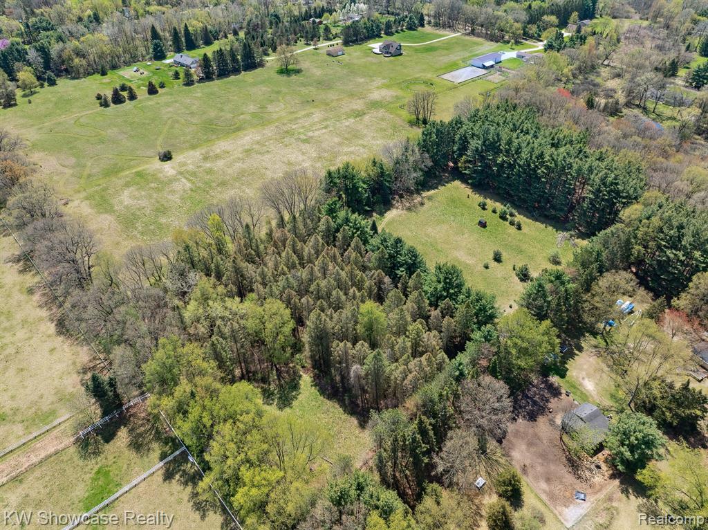 2050 Rowe Road Milford, MI 48380 - Photo 66 of 76