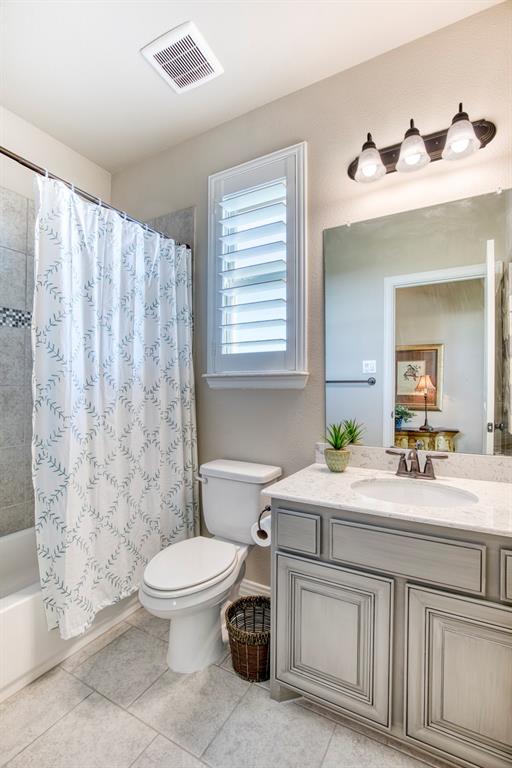 7760 Hackamore Street Frisco, TX 75036 - Photo 31 of 40 Full bathroom upstairs