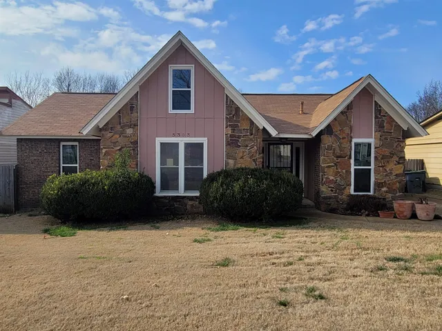a view of a house with a yard and plants