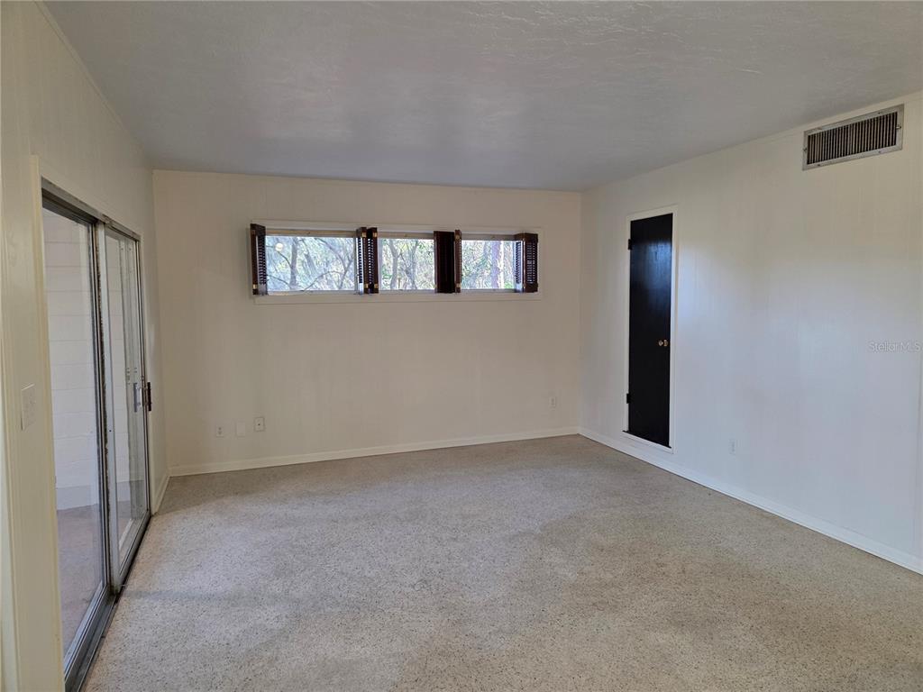 2901 Southwest 4 Court Gainesville, FL 32601 - Photo 40 of 58 an empty room with windows